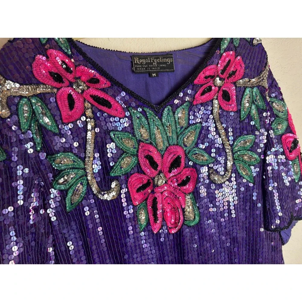 Royal Feelings Purple Sequins Blouse Size M Pullover V-Neck Short Sleeve Floral